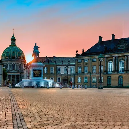 Rare 4br W Unique Details In Cph Appartamento