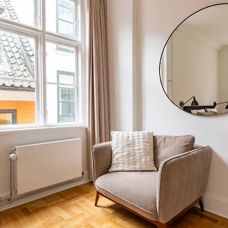 Appartamento Rare 4br W Unique Details In Cph