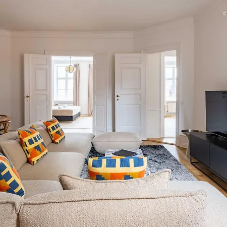 Appartamento Rare 4br W Unique Details In Cph Copenaghen