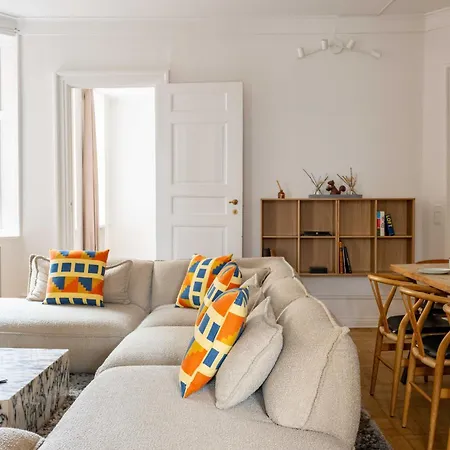 Appartamento Rare 4br W Unique Details In Cph *