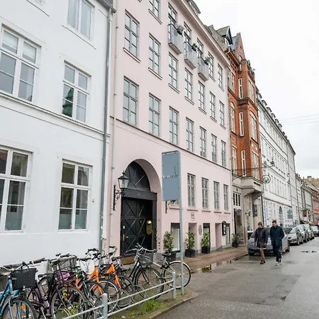 Appartamento Rare 4br W Unique Details In Cph *