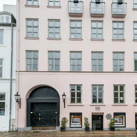 Appartamento Rare 4br W Unique Details In Cph
