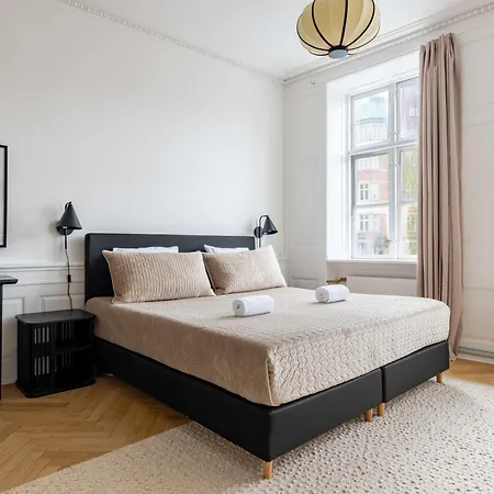 Appartamento Rare 4br W Unique Details In Cph