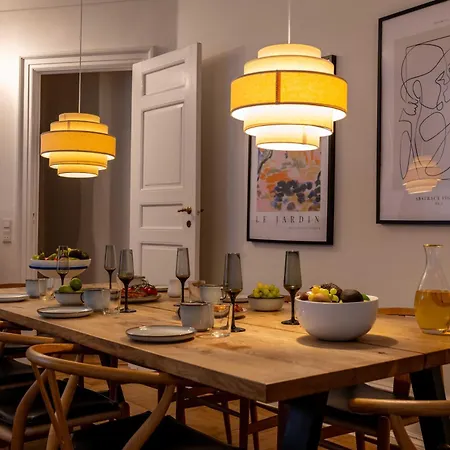 Appartamento Rare 4br W Unique Details In Cph Copenaghen