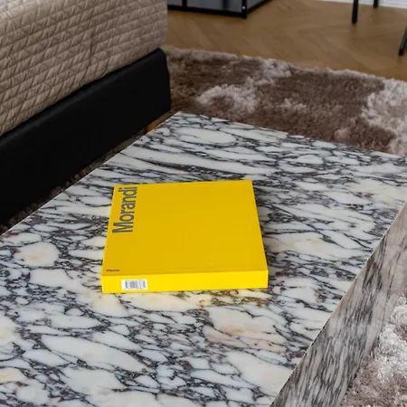 Appartamento Rare 4br W Unique Details In Cph