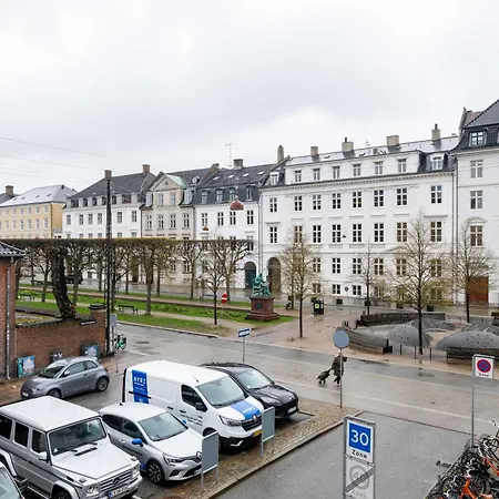 Appartamento Rare 4br W Unique Details In Cph Copenaghen
