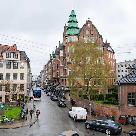 Appartamento Rare 4br W Unique Details In Cph