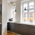 Апартаменты Rare 4br W Unique Details In Cph *