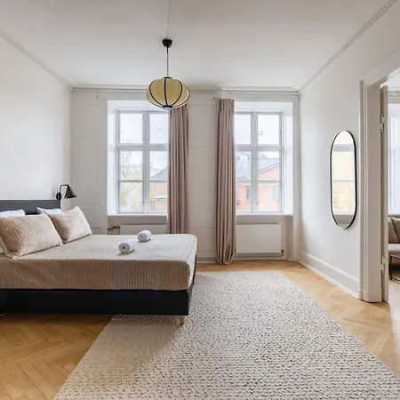 Rare 4br W Unique Details In Cph 코펜하겐