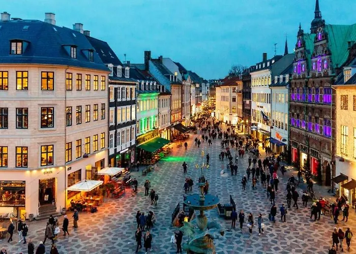 Rare 4br W Unique Details In Cph Διαμέρισμα *