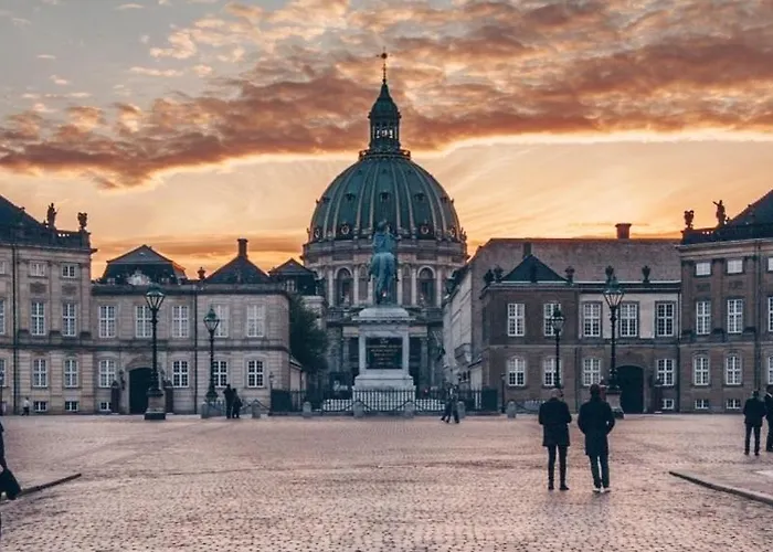 Rare 4br W Unique Details In Cph Διαμέρισμα *